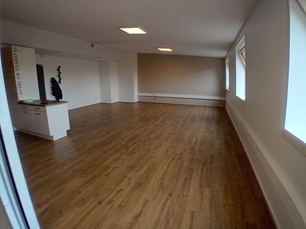 Open-space bureau Méry avec kitchenette